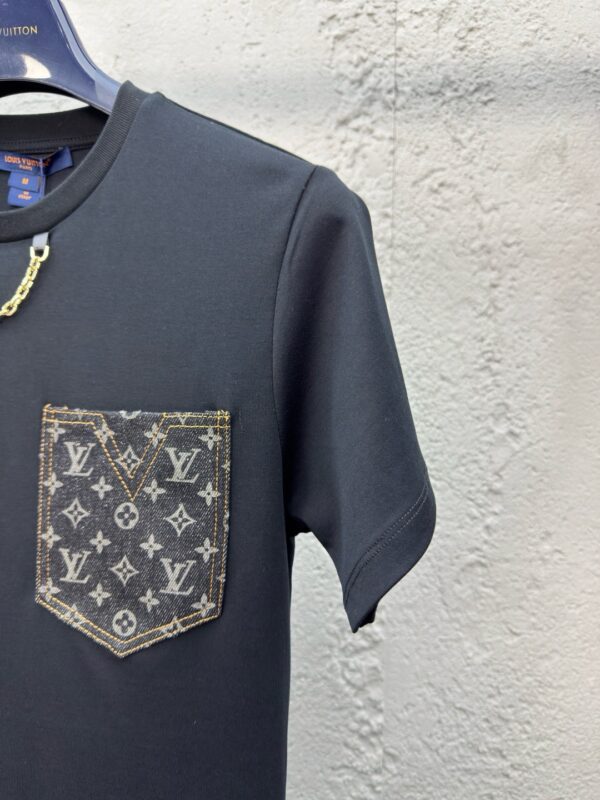 LOUIS VUITTON Metal chain pocket embossed short sleeves - 图片 8