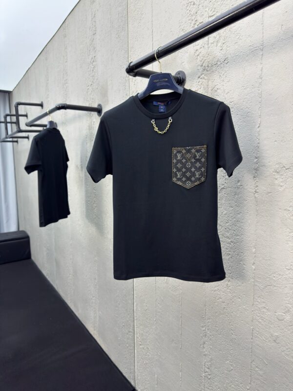 LOUIS VUITTON Metal chain pocket embossed short sleeves - 图片 3