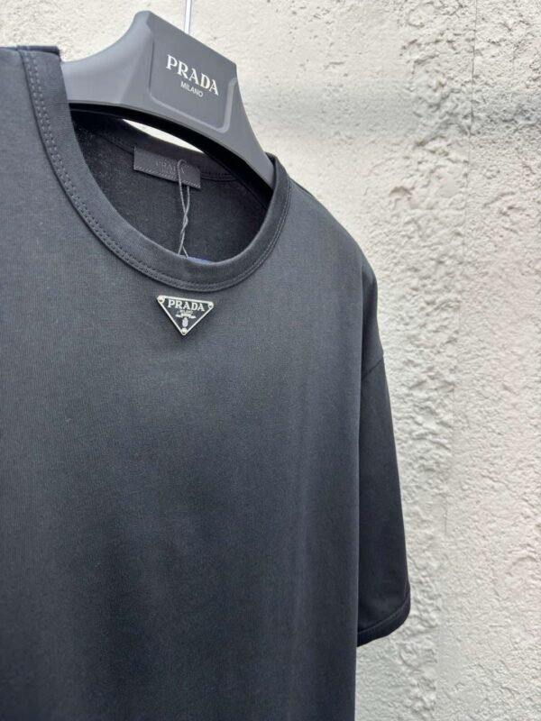 PRADA SHORT SLEEVES WITH TRIANGLE ON CHEST - 图片 4