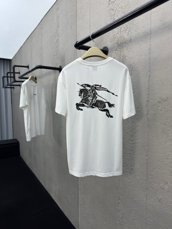 BURBERRY short sleeves with horse print pattern on the back - 图片 3