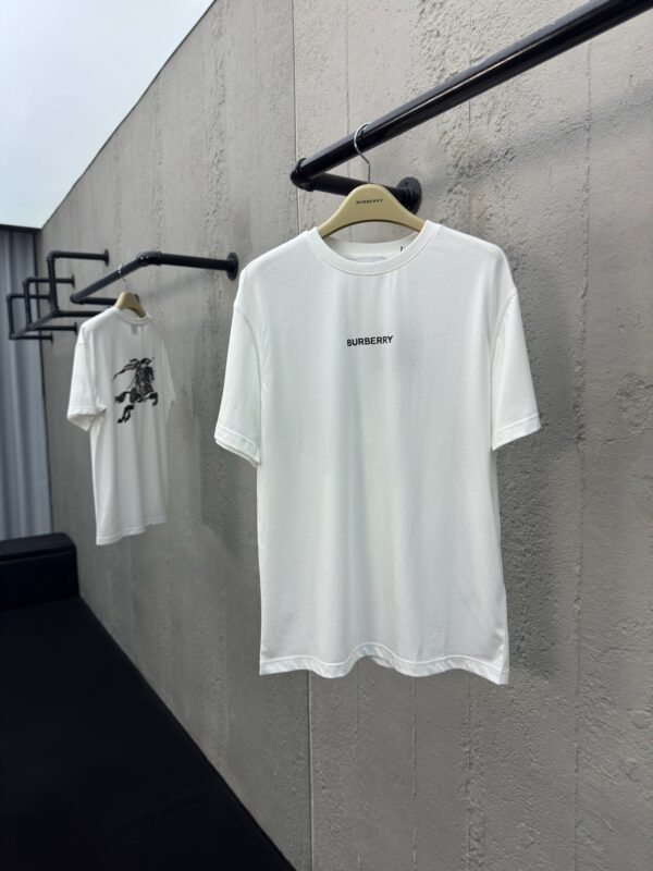 BURBERRY short sleeves with horse print pattern on the back - 图片 2