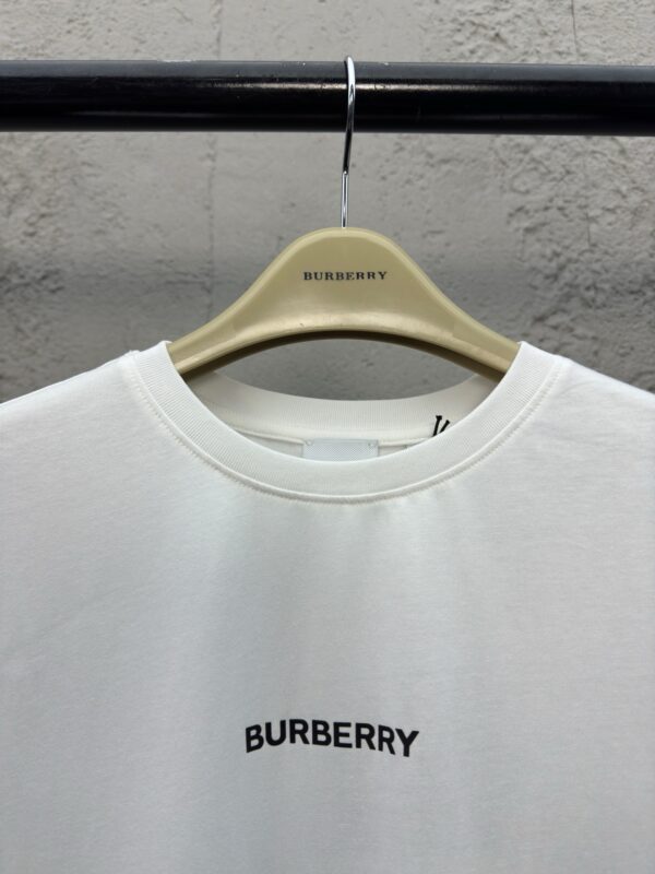 BURBERRY short sleeves with horse print pattern on the back - 图片 8