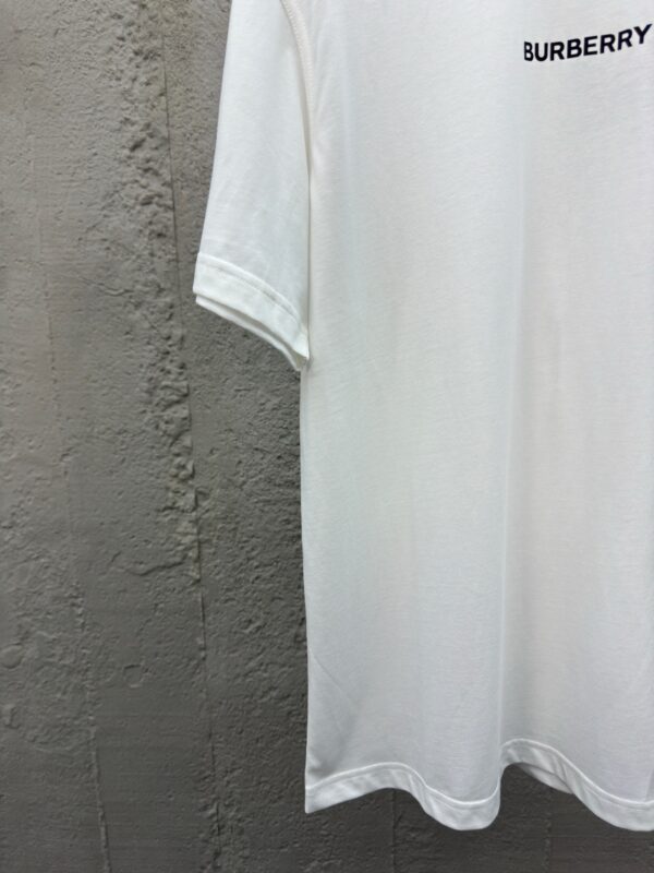 BURBERRY short sleeves with horse print pattern on the back - 图片 6