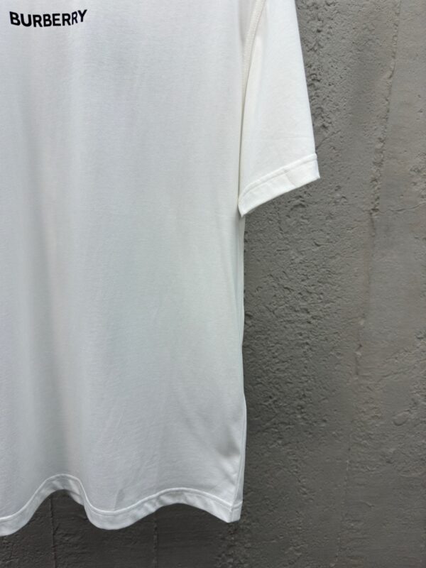 BURBERRY short sleeves with horse print pattern on the back - 图片 7