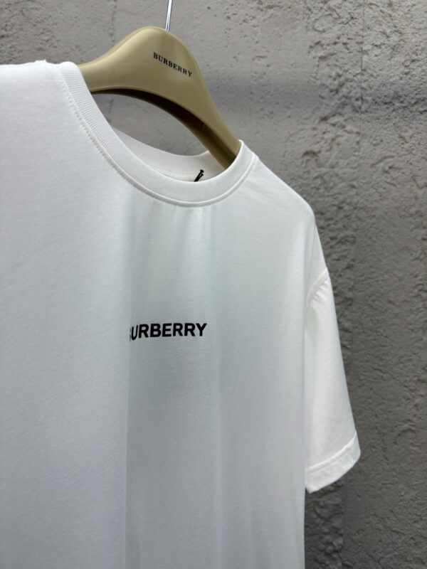 BURBERRY short sleeves with horse print pattern on the back - 图片 9