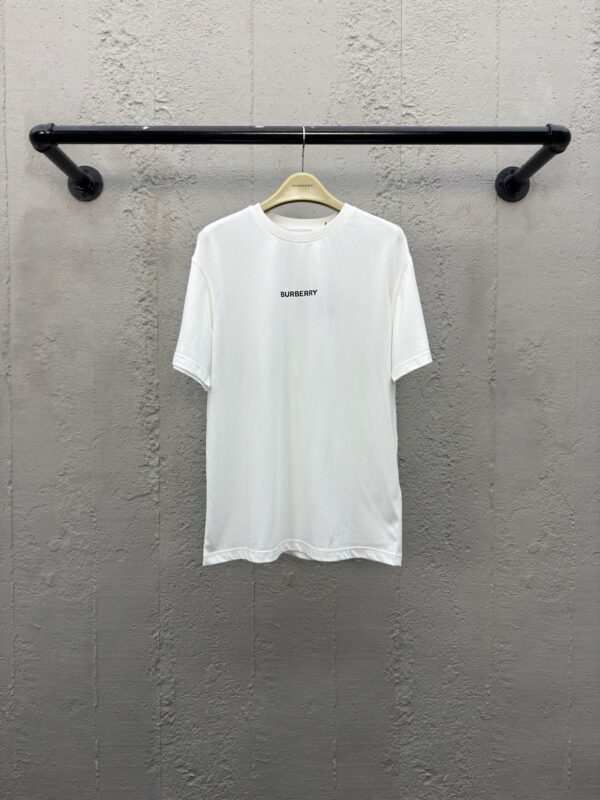 BURBERRY short sleeves with horse print pattern on the back