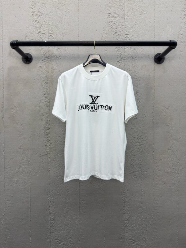 LOUIS VUITTON EMBROIDERED LETTERING ON FRONT AND BACK SHORT SLEEVES