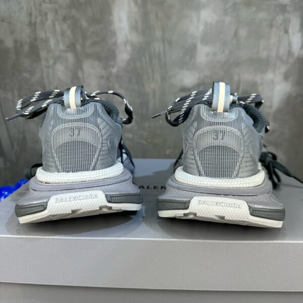 Balenciaga Nine Generations is the latest hit 3XL Sneaker series - 图片 3