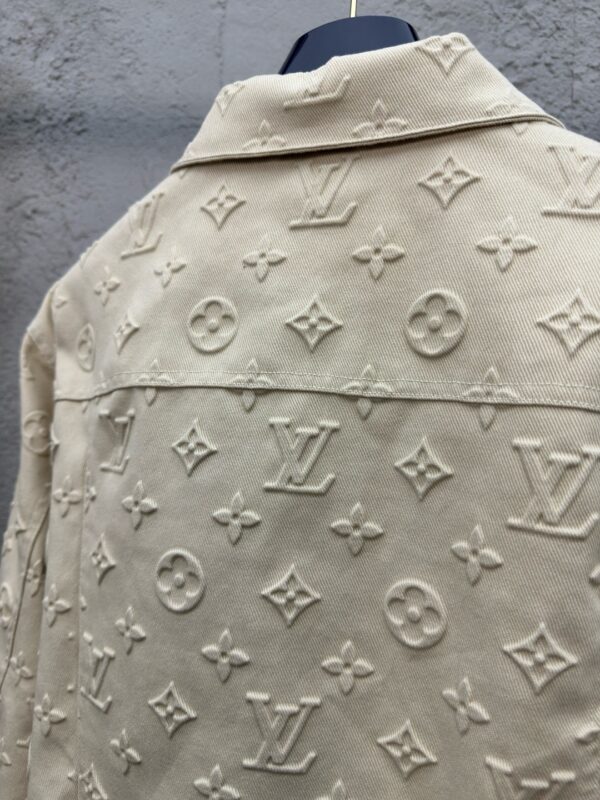 LOUIS VUITTON ALL-OVER EMBOSSED DENIM JACKET - 图片 4